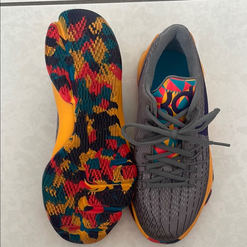 Women’s Nike zoom running shoe size 6.5 / 5Y Gray & Multicolor